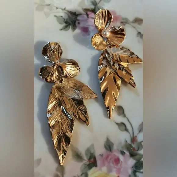 Flower dangle earrings A93 - Picture 2 of 4